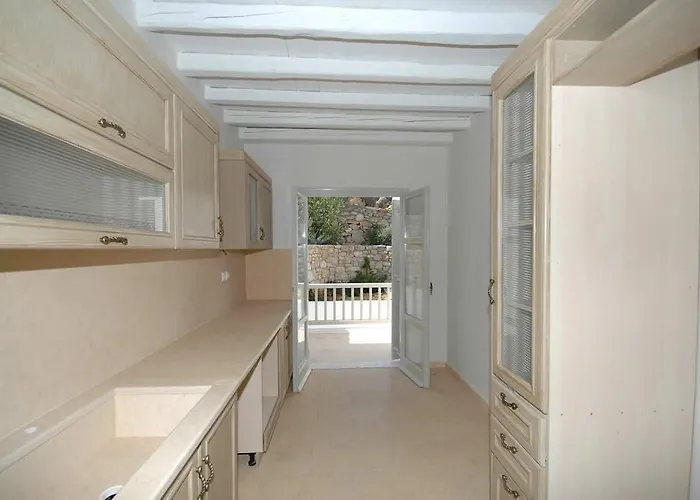 Marvi House בית נופש *